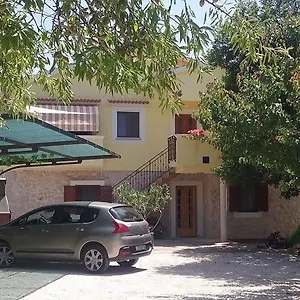Gasparovic Apartament Sukošan