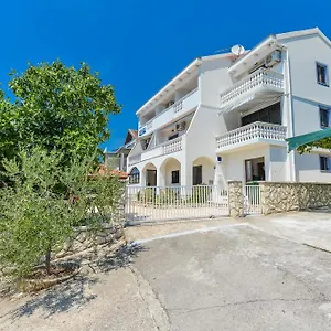 apartments-mate-sveti-petar.hotelinzadar.com/